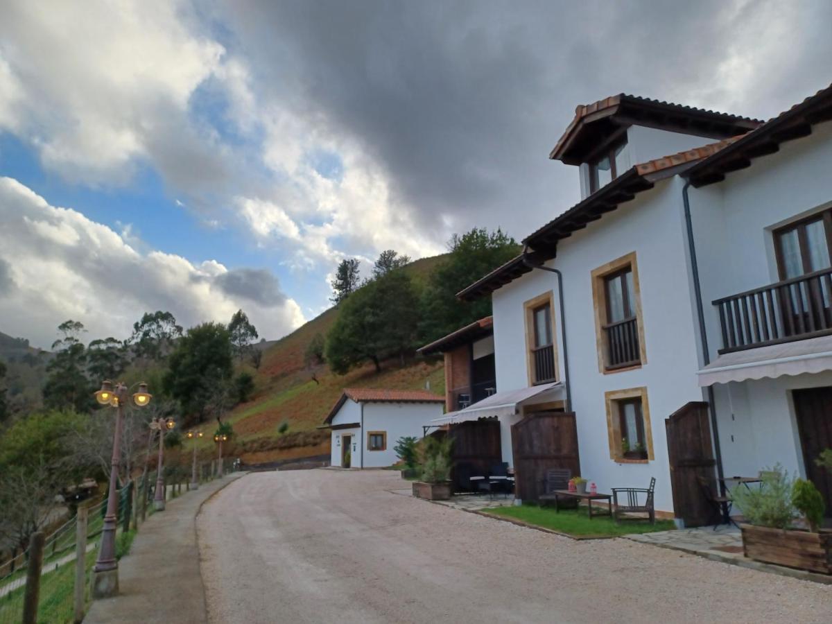 Apartamentos El Llanin Onís المظهر الخارجي الصورة