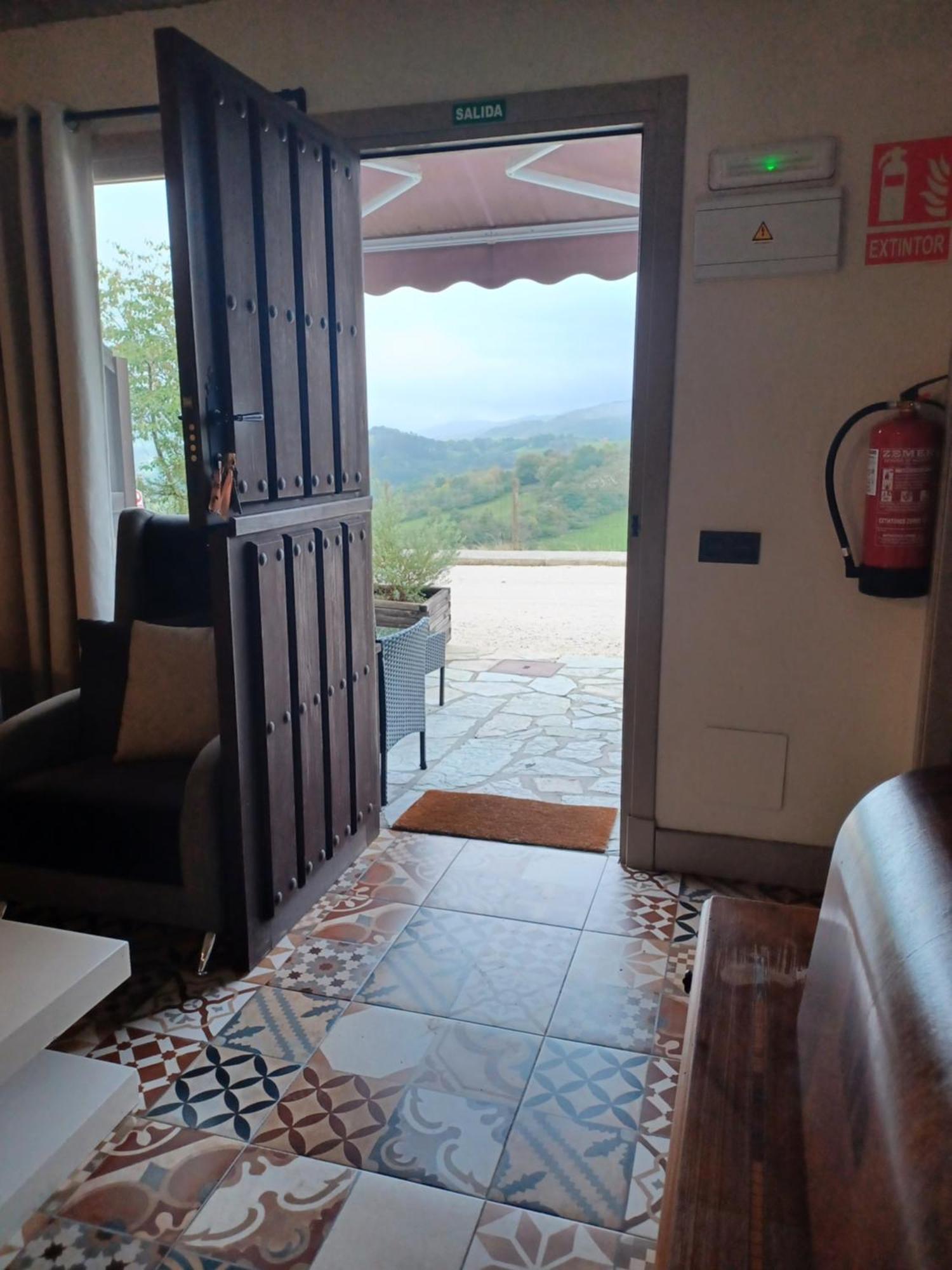 Apartamentos El Llanin Onís الغرفة الصورة